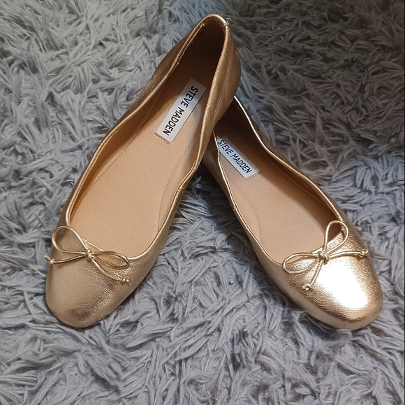 LIKE NEW Steve Madden Gold Ballet Flats Women's Size 6.5 - Picture 1 of 10
